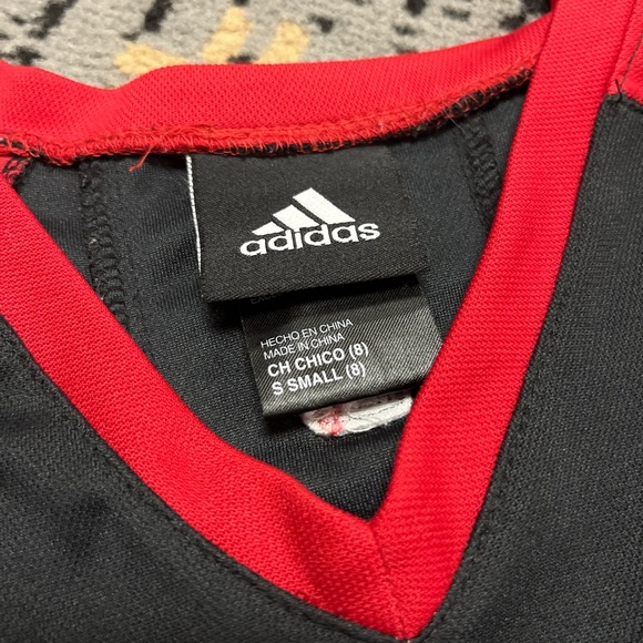 Thrifted vintage authentic Chicago Bulls red and black shooting shirt - Picture 2 of 5